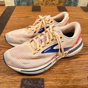 F16 - Brooks Women's Athletic Shoes - Peach and Blue Accents